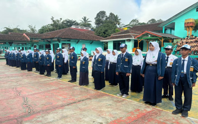 Pelantikan Pengurus OSIS/MPK dan PMR SMP Negeri 1 Cikidang: Harapan untuk Generasi Muda yang Kreatif dan Siap Siaga